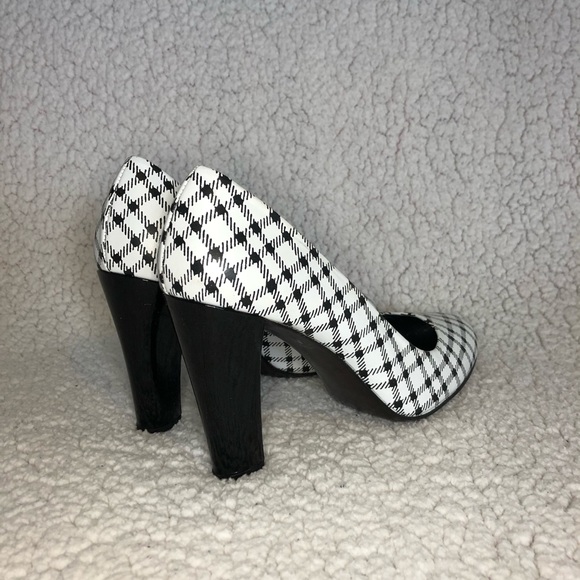 🖤STUART WEITZMAN HEELS🖤 - Picture 4 of 5